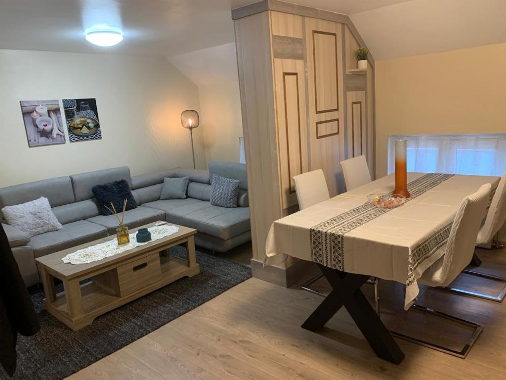 Comme A La Maison Bryssel Exteriör bild